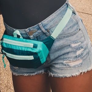 size 26 light wash bullhead denim shorts